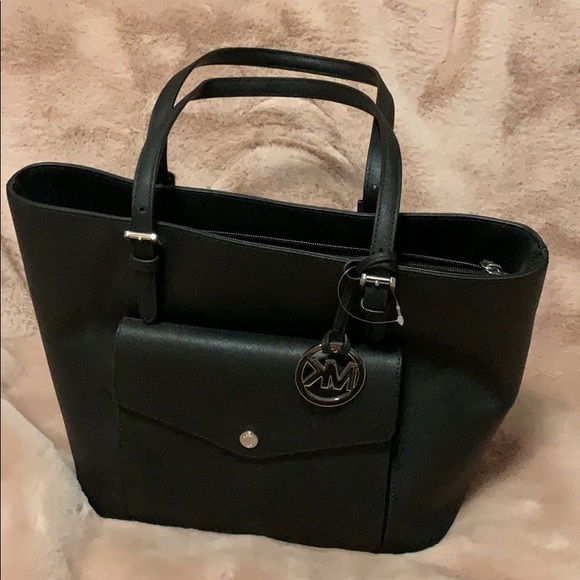 Michael Kors Handbags - Michael Kors Leather tote bag (NWT)